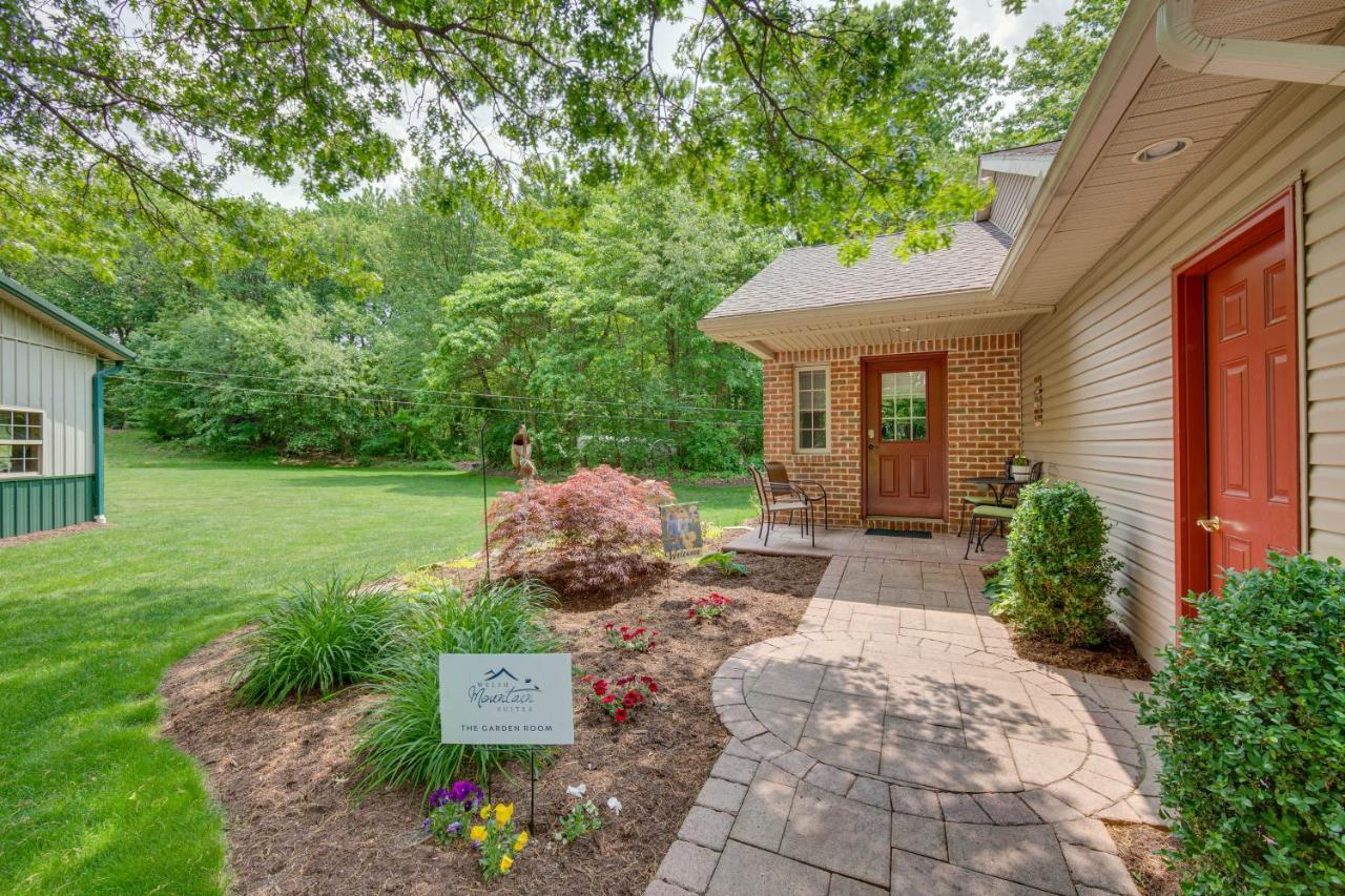 Cozy Garden Room In Welsh Mountain Suites! New Holland Exteriér fotografie